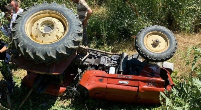 Bursa'da acı olay tarlasını sürerken devrilen traktörün altında kaldı!
