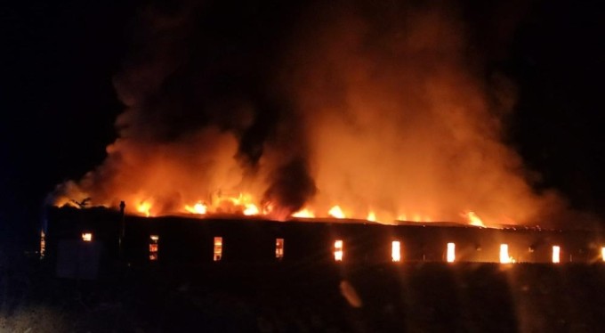 Bursa'da plastik fabrikası alev alev yandı! 7 bin metrekarelik alan kül oldu.