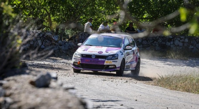 Türkiye'nin ilk engelli ralli pilotu pistlerde engel tanımıyor