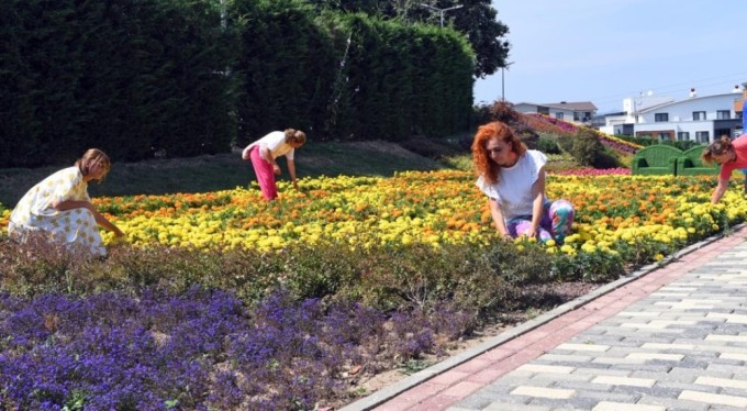 Macera Bursa, rengarenk çiçeklerle donatıldı