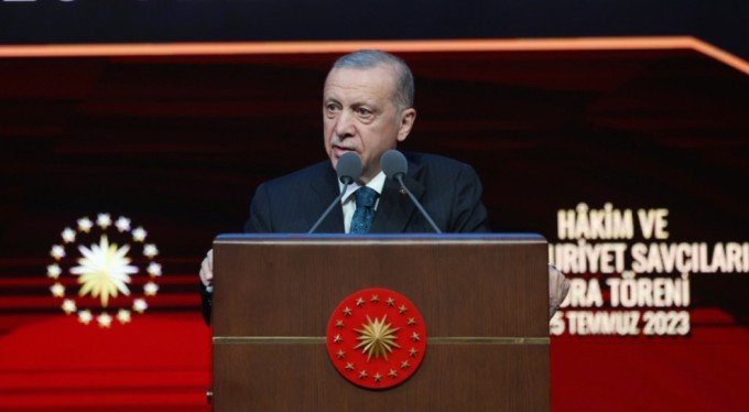 Erdoğan: "Önceliğimiz Türkiye'yi darbe anayasasından kurtarmak"
