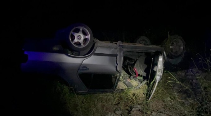 Bursa'da direksiyon hakimiyetini kaybeden sürücü aracıyla tarlaya uçtu!