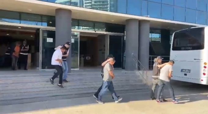 Bursa'da sahte belgeyle engelli raporu çıkaran dolandırıcılar kıskıvrak yakalandı!