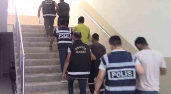 Deprem bölgesinde hırsızlık yapan 10 şüpheli yakalandı