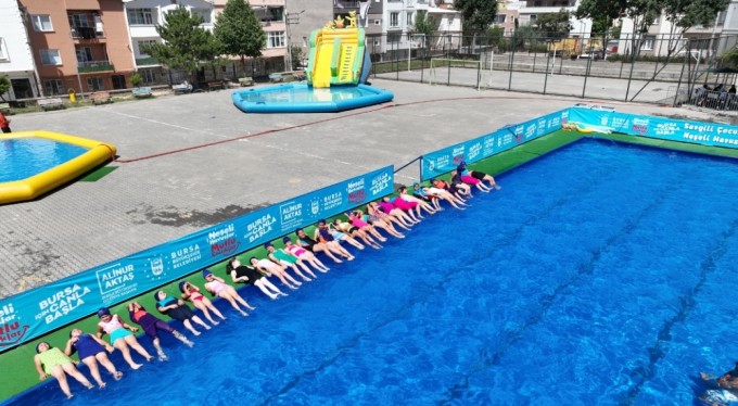 Okul bahçeleri havuzlarla şenlendi