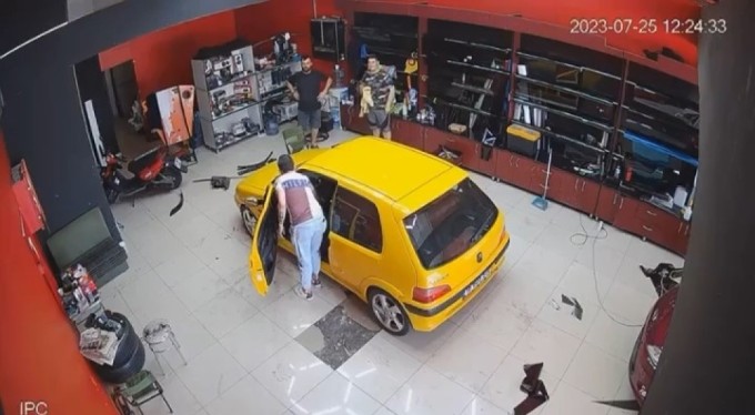 Bursa'da tamircide görünmez kaza... Otomobil harekete geçince ortalığı birbirine kattı