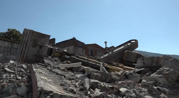 Ekskavatör operatörü ölümden döndü