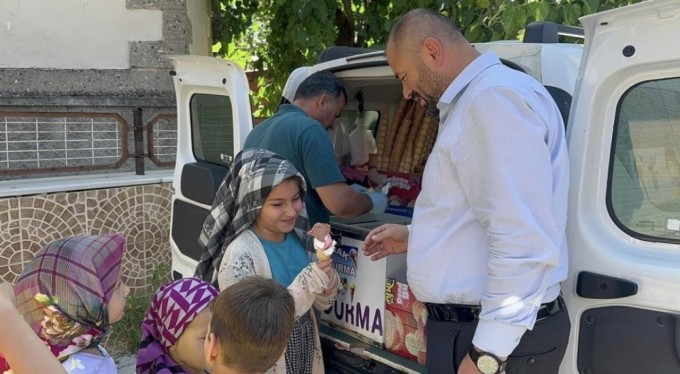 Kur'an kursu öğrencilerine dondurma ikramı