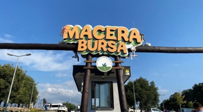 Hayallerindeki kahramanları gören çocuklar parka hayran kaldı