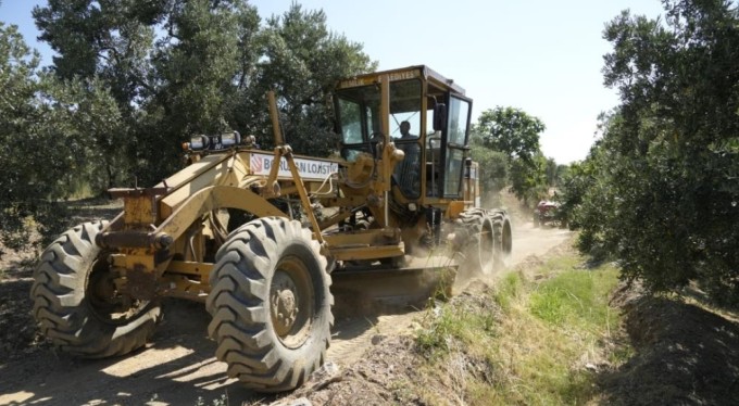 Gemlikli çiftçiye arazi yolu desteği
