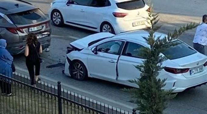 Bursa'da 2 otomobil çarpıştı; 5 yaralı