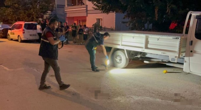 Bursa'da bıçaklı, silahlı yol verme kavgası!