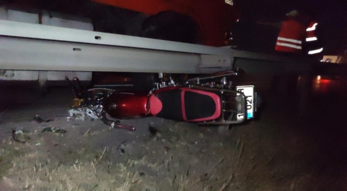 Bursa'da feci kaza! Tır ile bariyer arasına sıkıştı 1 ölü 3 yaralı