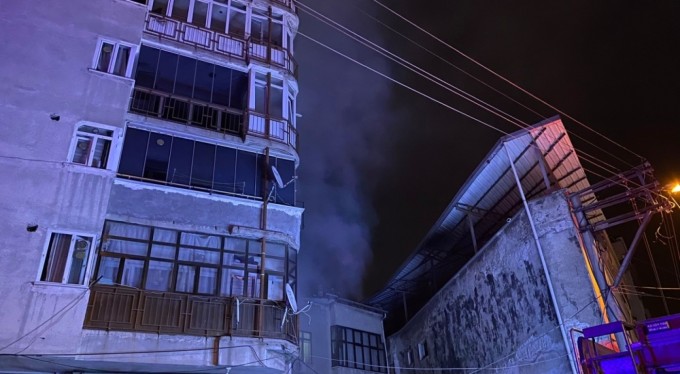 Bursa'da bahçede başlayan yangın iş yerine ve arabaya sıçradı, mahalleli panik yaşadı!