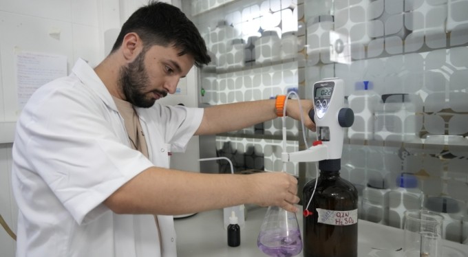 Gemlik Belediyesi'nin yaprak, toprak ve su analizi laboratuvarı ilçedeki çiftçiye rehber oldu