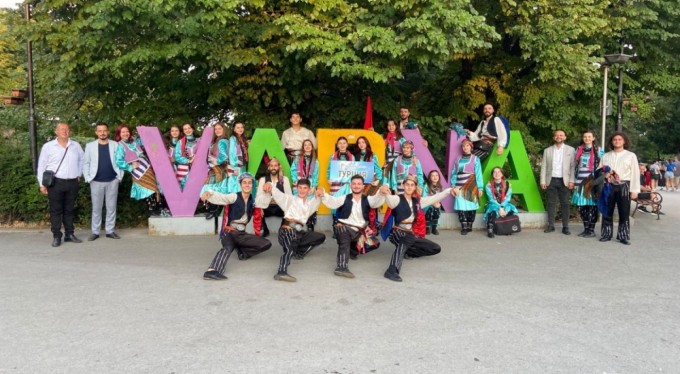 İnegöl Halk Dansları Topluluğu festival turnesinde
