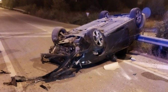 Bursa'da kontrolden çıkan araç takla atarak ters döndü: 5 yaralı