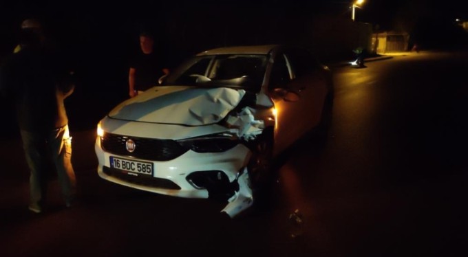 Bursa'da otomobil ile motosiklet kafa kafaya çarpıştı: 2 yaralı