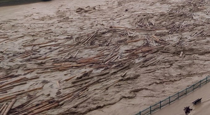 Kırgızistan'da sel: 92 ev sular altında kaldı