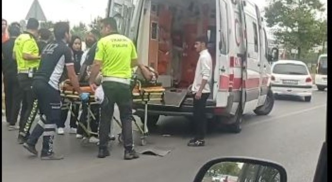 Bursa'da otomobilin çarptığı motosiklet sürücüsü ağır yaralandı!