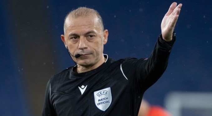 Cüneyt Çakır: "Türk hakemliğinin dünya arenasında başarılı olabilmesi için bir ömür adadım"