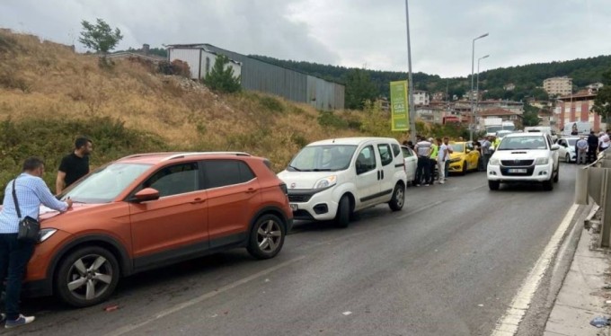 Vinç sürücüsü ortalığı birbirine katıp kaçtı! 16 araç birbirine girdi