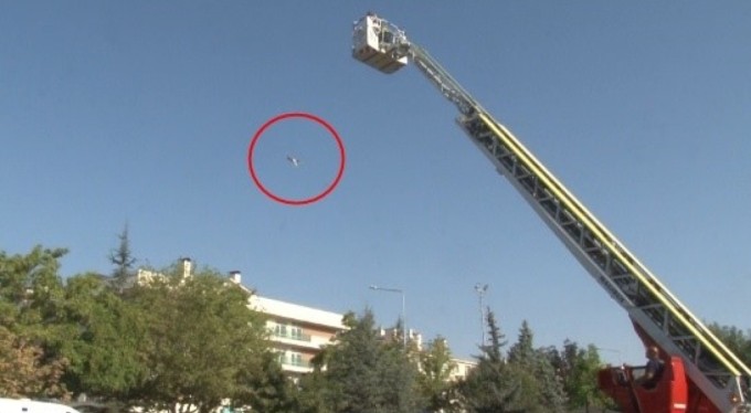 İntihardan vazgeçmek için istediği kedisini metrelerce yüksekten atıp öldürdü