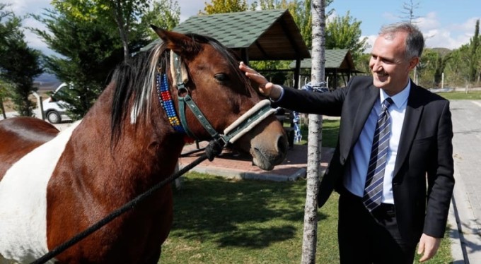 İnegöl Belediyesi barınağını ayda 400 kişi ziyaret ediyor