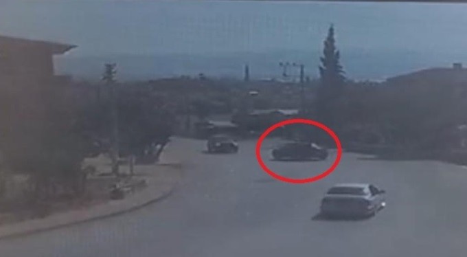 Bursa'da virajı alamadı, karşı şeritten gelen araca çarptı!