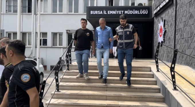 Bursa'da polis ekiplerinden aranan şahıslara şafak baskını: 21 gözaltı