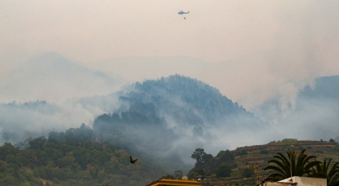 İspanya'nın Tenerife Adası yangınlarla boğuşuyor: 26 bin kişi tahliye edildi