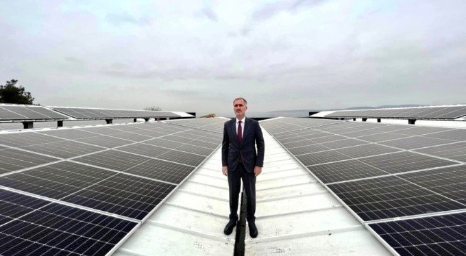 Enerjisini güneşten alan tesis