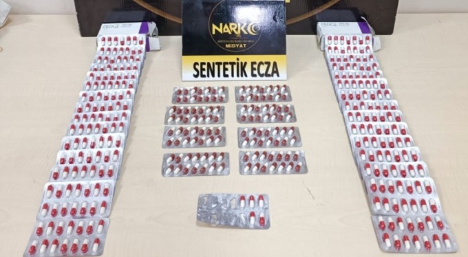 Polisten büyük uyuşturucu operasyonu! 537 sentetik hap ele geçirildi
