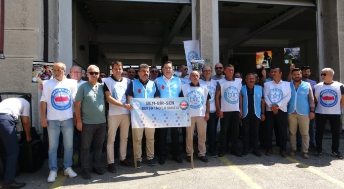 Bursa'daki yangında dövülen itfaiyeci için destek