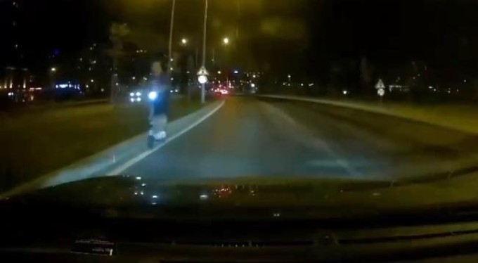 Bursa'da Scooter ile tersten giden genç faciaya davetiye çıkardı