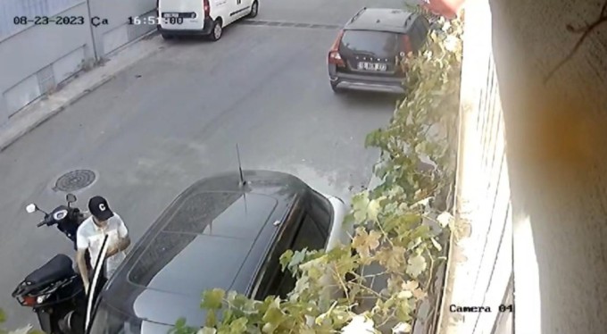 Bursa'da babasının bozdurması için verdiği dolarları çaldırdı!