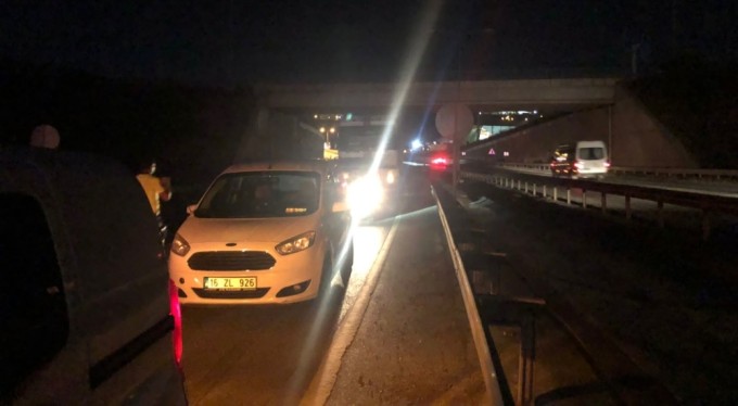 Bursa'da kazaya müdahale eden polislere araç çarptı! 2 yaralı