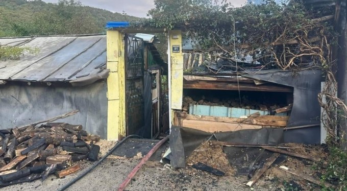 Bursa'da ahşap evde çıkan yangın evi kullanılamaz hale getirdi!