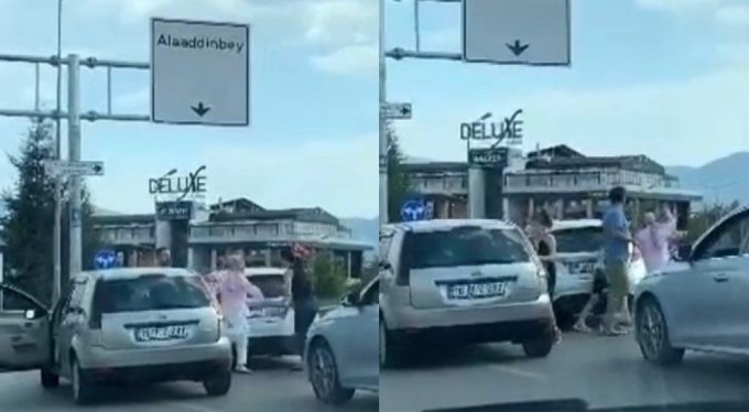 Bursa'da trafikte tartışan kadın sürücüler tekme tokat birbirlerine girdi