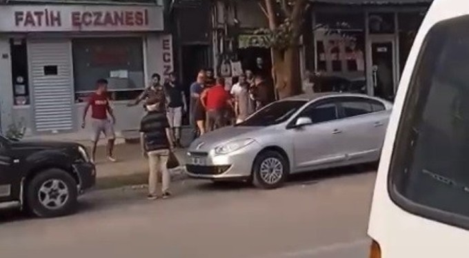 Bursa'da boks maçını aratmayan kavga! Tekme ve yumruklar havada uçuştu