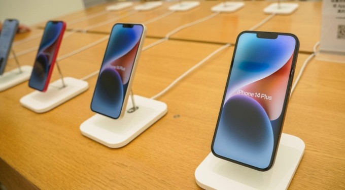 Apple, iPhone'nun yasaklandığı Çin'de 200 milyar dolar kaybetti