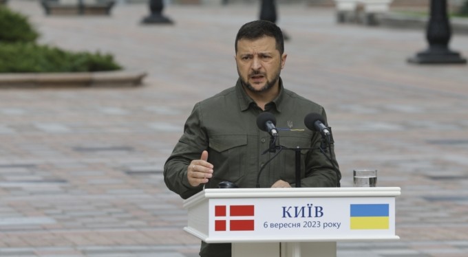 Zelenskiy: "Ukrayna devam eden savaşa rağmen seçim yapmaya hazır"