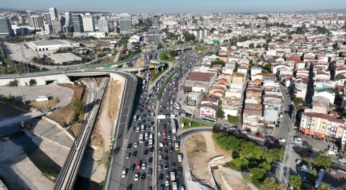 Bursa'da okulların ilk günü trafikte yoğunluk yaşanmadı