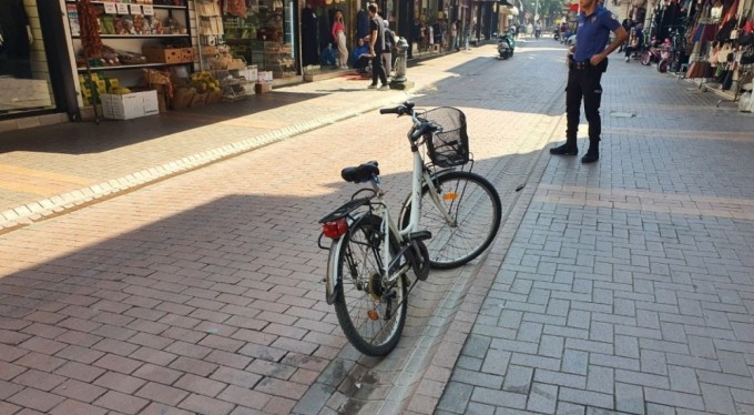 Bursa'da sokak ortasında bıçaklı kavga!