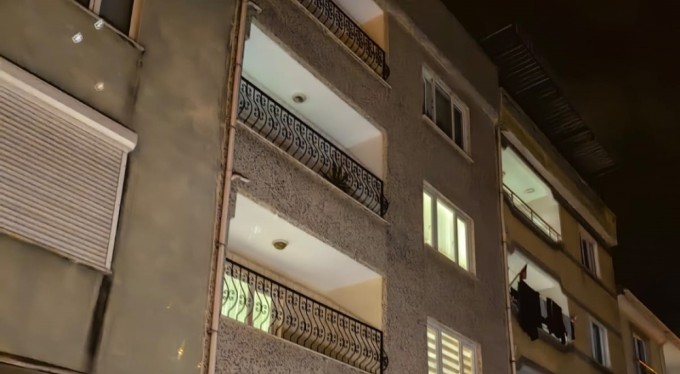 Bursa'da balkonuna atılan yabancı madde elinde patladı