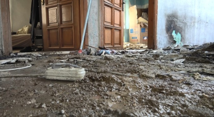 Bursa'da yangında mahsur kalan yaşlı adam böyle kurtarıldı