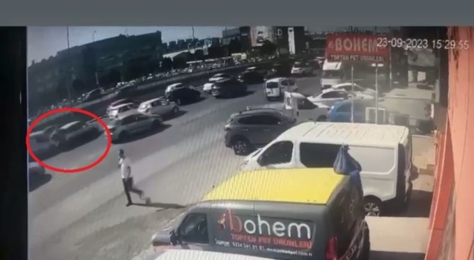 Bursa'da 4 aracın karıştığı zincirleme kaza!