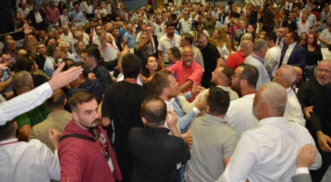 CHP Manisa İl Kongresi'nde arbede