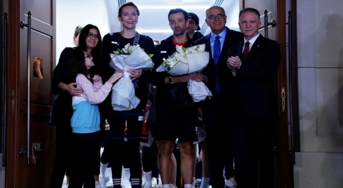 2024 Paris Olimpiyatları'na katılma hakkı kazanan Filenin Sultanları, Türkiye'ye döndü