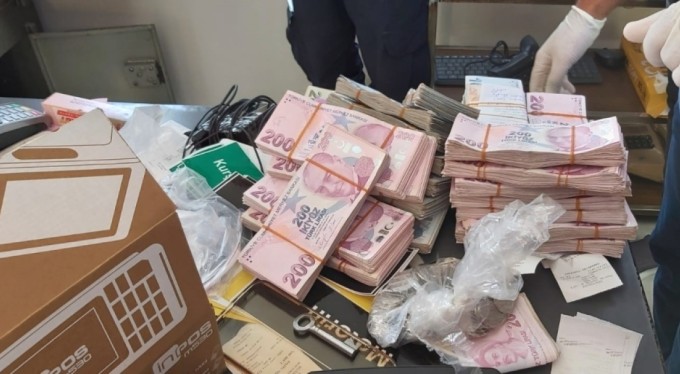 Bursa'daki tefeci çetesi 10'dan fazla fırına çökmüş...2 milyon lira çamaşır ve kurutma makinesinden çıktı